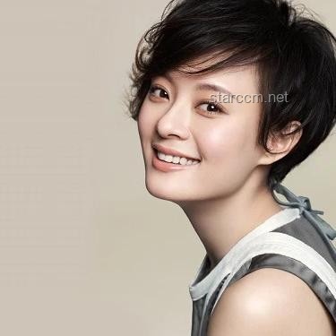 孙俪点掉唇下痣引发热议：特色、演技与公众审视
